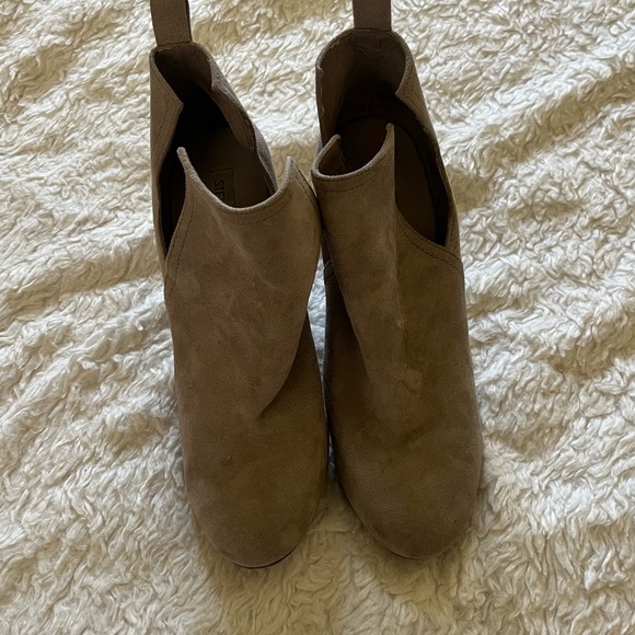 Steve Madden Nella Bootie Tan 9 - Picture 6 of 8